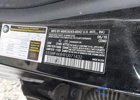 2015 Mercedes-Benz C 300 Sport 4Matic z USA, uszkodzony, nr VIN 55SWF4KB9FU071432